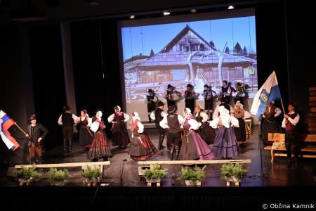 Ples in glasba izpod kamniških planin v izvedbi Folklorne skupine Kamnik in njihovih prijateljev  (93)